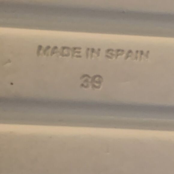 Carman Saiz Size 39 made in Spain 8.5 like new leather upper - Picture 8 of 9